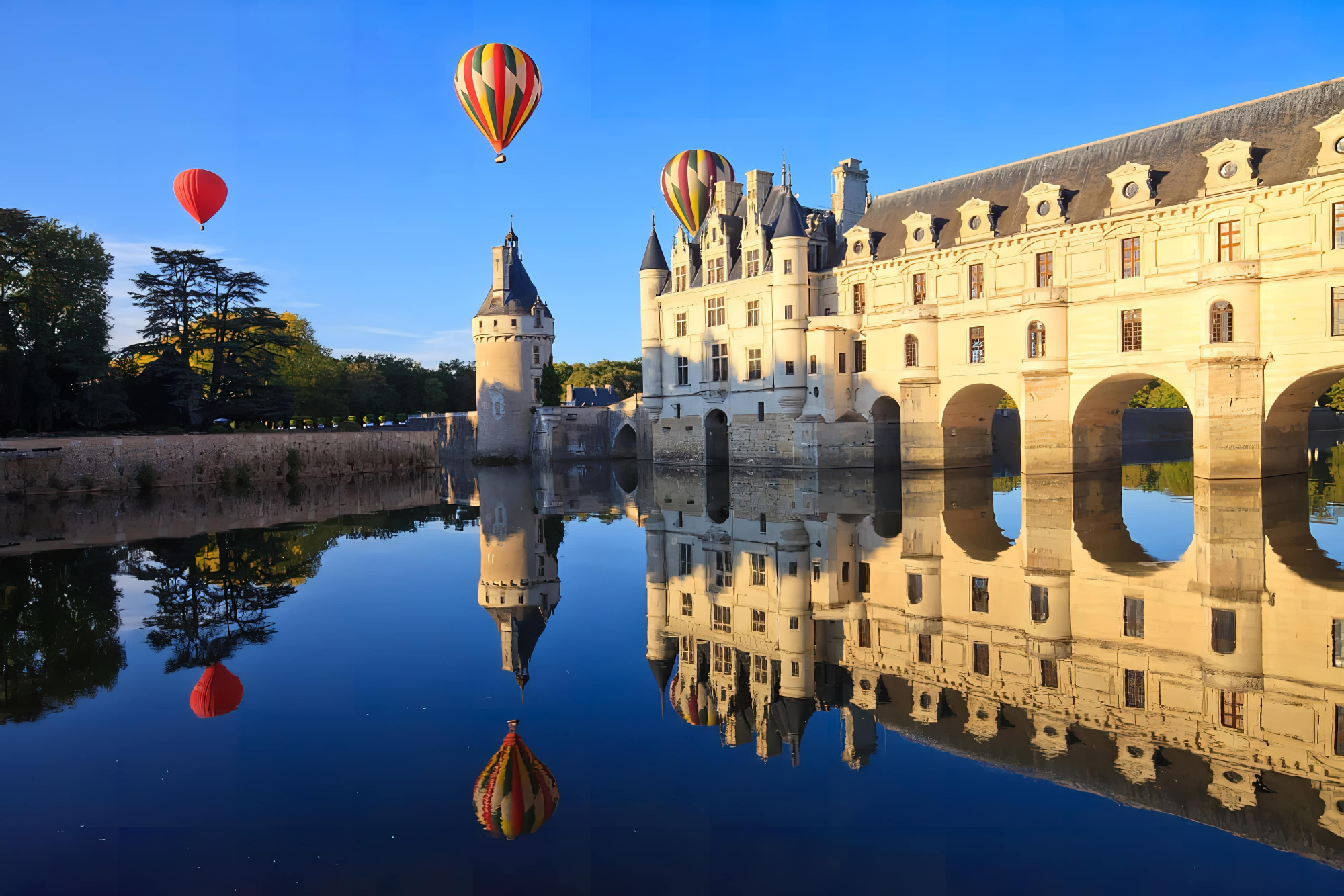 Survol des châteaux en montgolfière